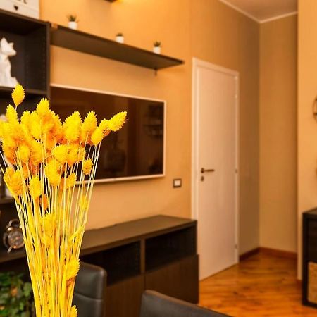 Sunny & Updated Flat With Panoramic City View 50M From M4 Stop Milan Luaran gambar