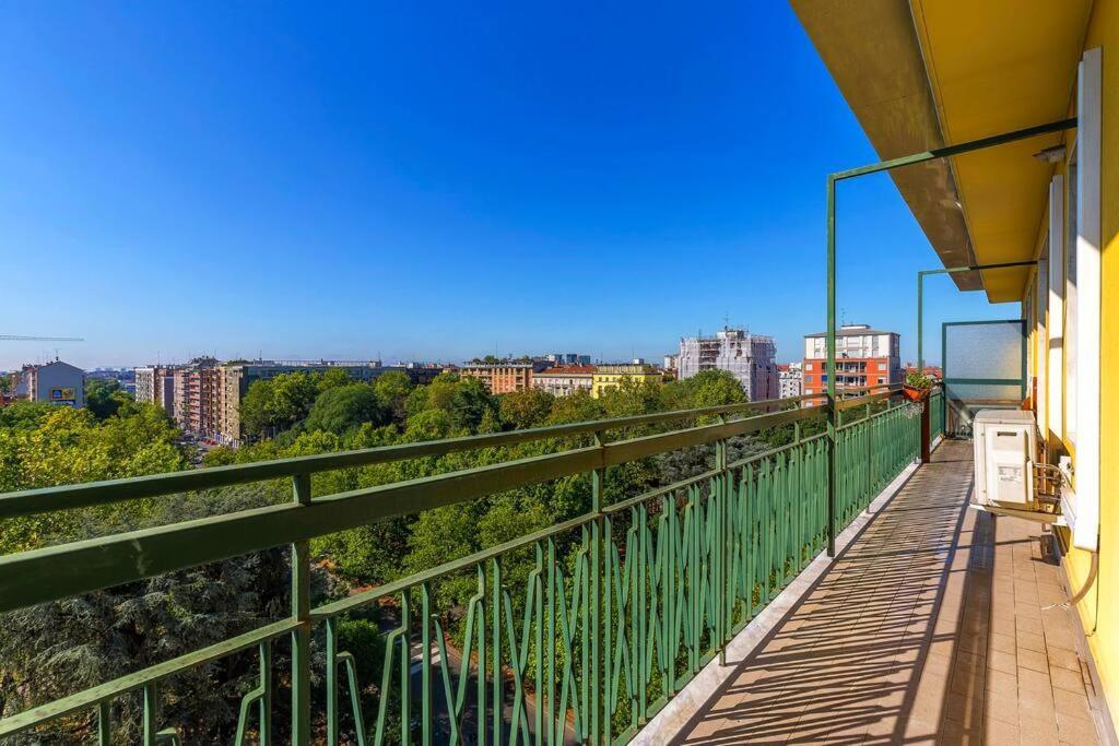 Sunny & Updated Flat With Panoramic City View 50M From M4 Stop Milan Luaran gambar