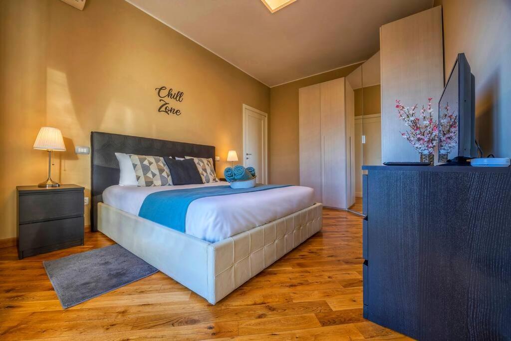 Sunny & Updated Flat With Panoramic City View 50M From M4 Stop Milan Luaran gambar