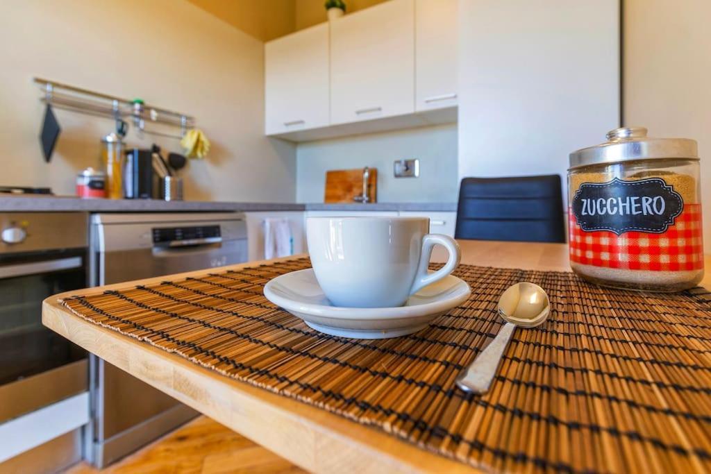 Sunny & Updated Flat With Panoramic City View 50M From M4 Stop Milan Luaran gambar