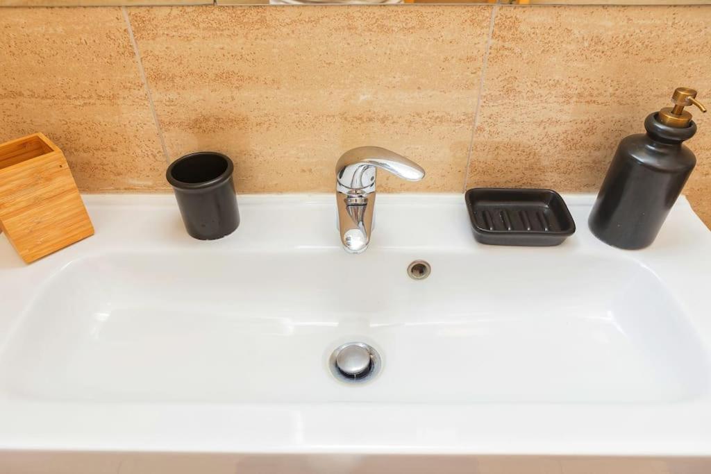 Sunny & Updated Flat With Panoramic City View 50M From M4 Stop Milan Luaran gambar