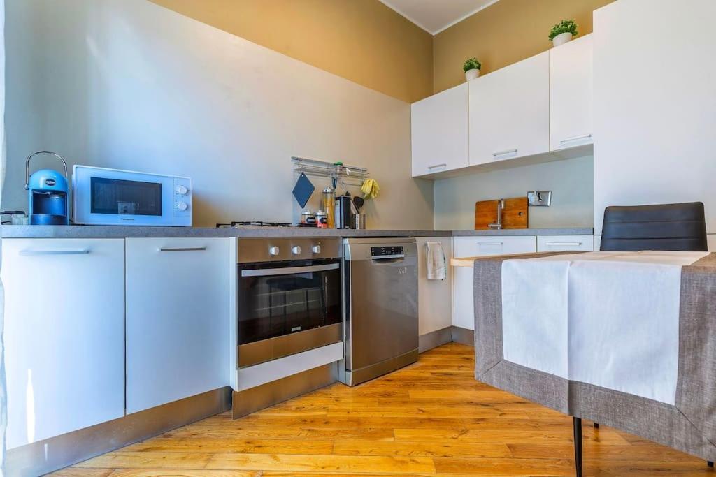 Sunny & Updated Flat With Panoramic City View 50M From M4 Stop Milan Luaran gambar
