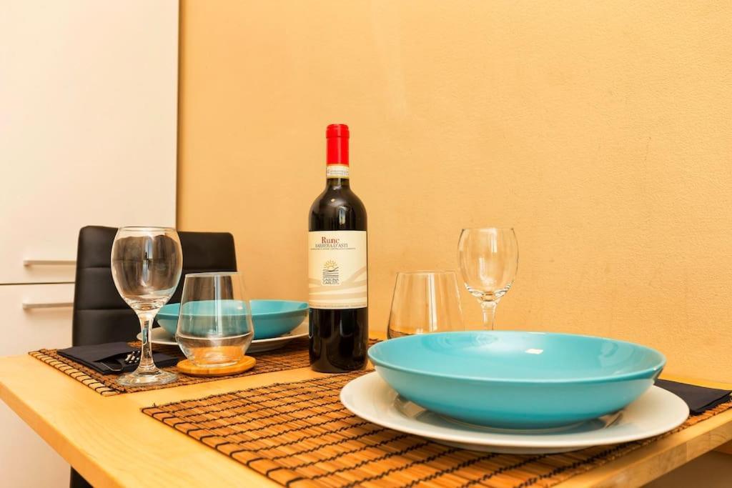 Sunny & Updated Flat With Panoramic City View 50M From M4 Stop Milan Luaran gambar