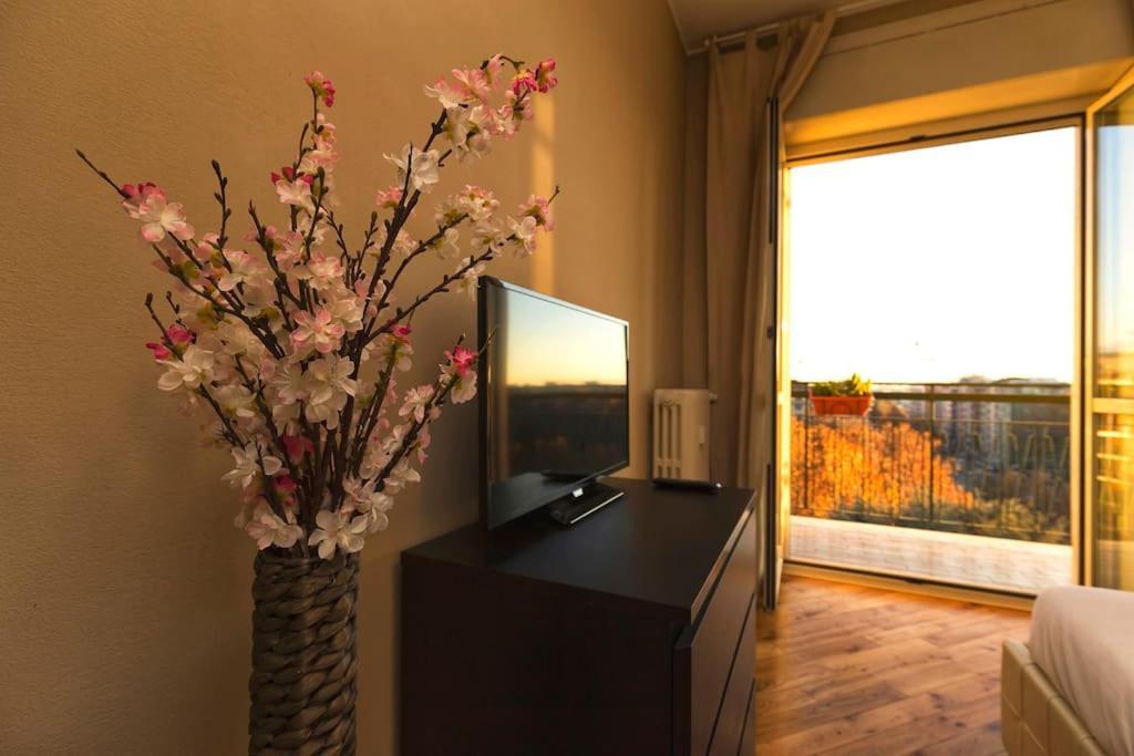 Sunny & Updated Flat With Panoramic City View 50M From M4 Stop Milan Luaran gambar