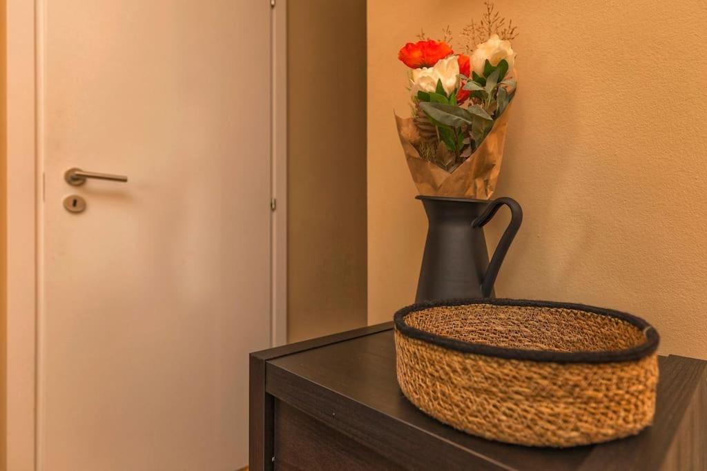 Sunny & Updated Flat With Panoramic City View 50M From M4 Stop Milan Luaran gambar