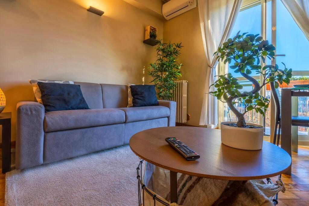 Sunny & Updated Flat With Panoramic City View 50M From M4 Stop Milan Luaran gambar