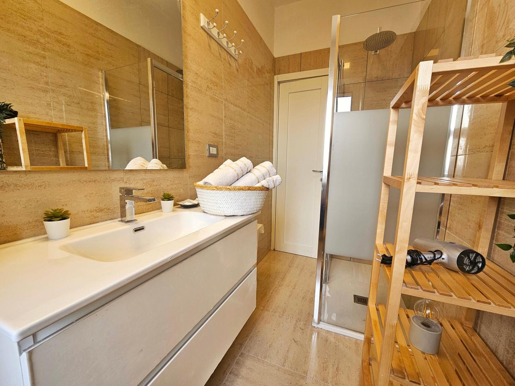 Sunny & Updated Flat With Panoramic City View 50M From M4 Stop Milan Luaran gambar